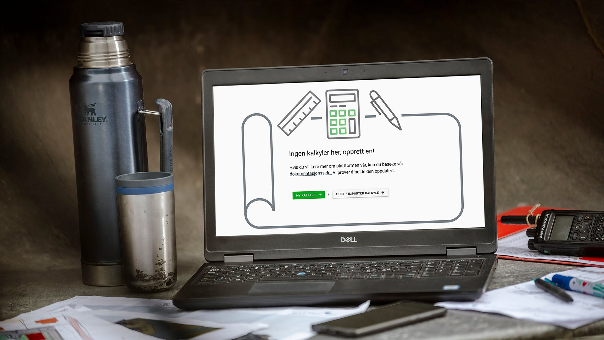 Laptop med simulert skjermbilde fra Proresult kalkulasjon